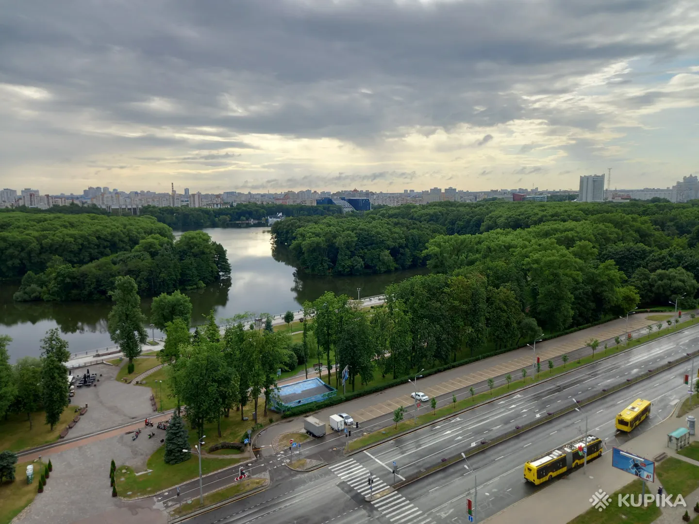 Сдается половина большой комнаты 28м2 в зеленом центре