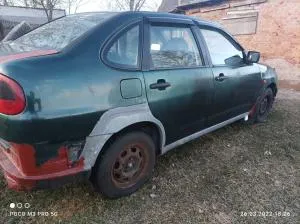 Автомобиль  SEAT