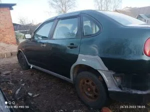 Автомобиль  SEAT