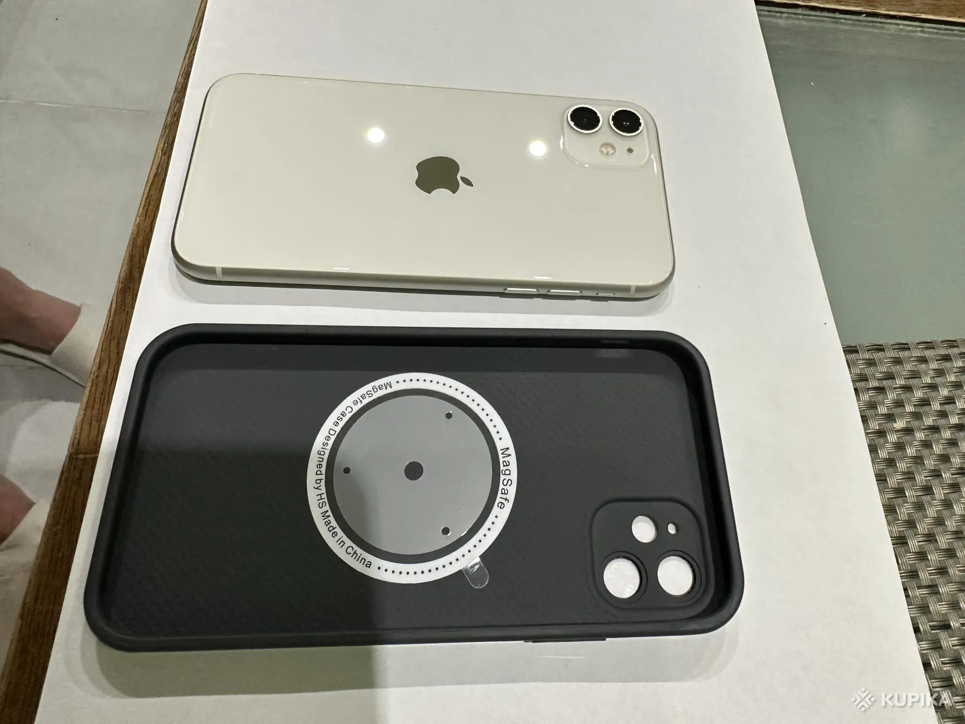 Телефон Apple