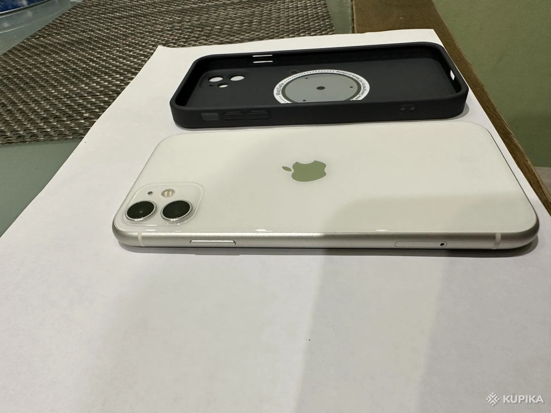 Телефон Apple