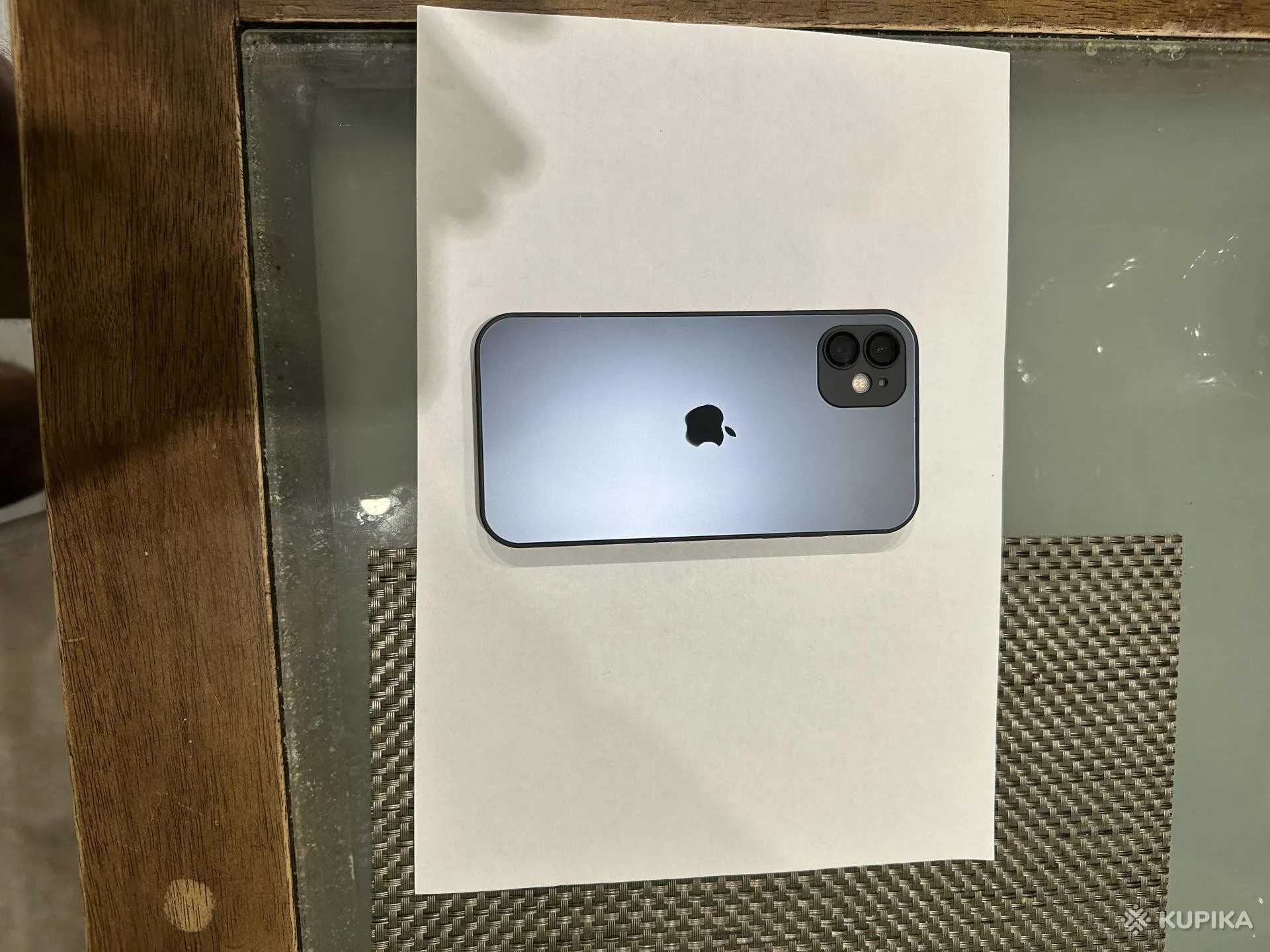 Телефон Apple