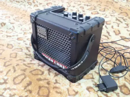 Гитарный портативный комбик Roland MicroCube