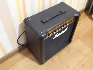 Гитарный комбик Marshall MG15CDR