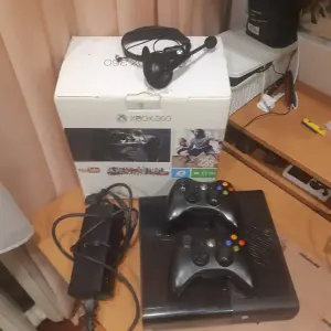 Xbox 360 E приставка прошивка (LT 3.0) и кинект + 15 игр и два джойстика