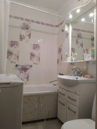 Меняю кер.плитку д/вн.работ на гараж, дачу, другое.