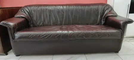 Кожаный диван