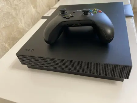 Игровая консоль Xbox one X на 1TB + аккаунт с играми