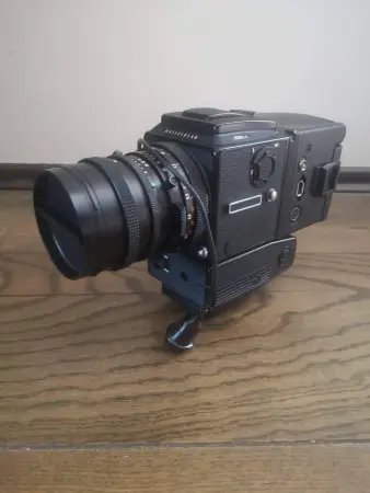 Продам среднеформатные аппараты Hasselblad 555 ELD