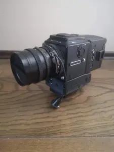 Продам среднеформатные аппараты Hasselblad 555 ELD