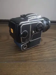 Продам среднеформатные аппараты Hasselblad 555 ELD