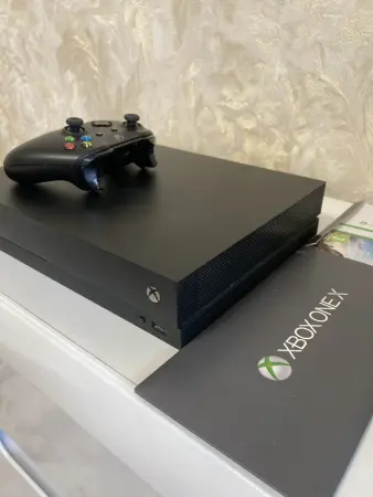 Игровая консоль Xbox one X на 1TB + аккаунт с играми