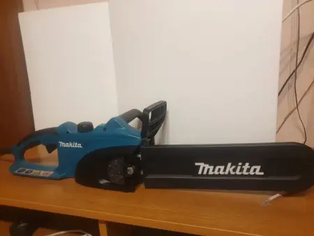 Электропила Makita uc3520a