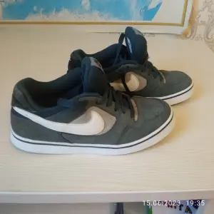 Кроссовки Nike