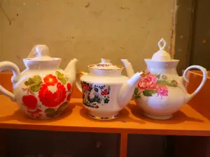 Три чайника заварник. Большие. Примерно 2-3 литра