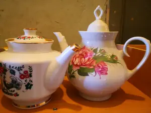 Три чайника заварник. Большие. Примерно 2-3 литра