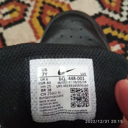 Продам кроссовки Nike