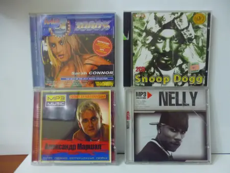 DVD, CD диски (с играми, музыкой и фильмами)
