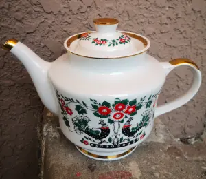 Три чайника заварник. Большие. Примерно 2-3 литра