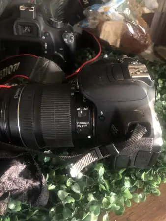 Зеркальный фотоаппарат CAnon eos 650d с объективом 18-135