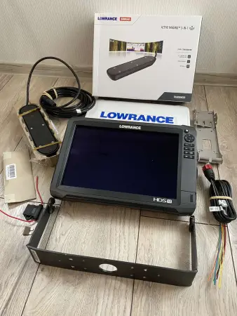 Эхолот-картплоттер Lowrance HDS-12 Carbon