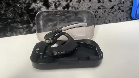 Plantronics Voyager Legend & Charge Case гарнитура