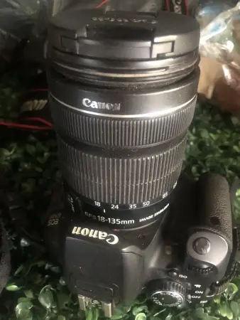 Зеркальный фотоаппарат CAnon eos 650d с объективом 18-135