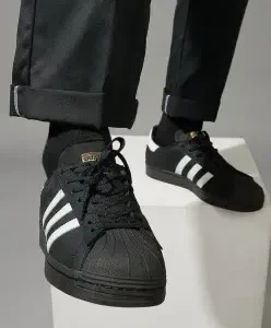 Продам новые кроссовки унисекс Adidas superstar