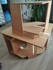 Угловой компьютерный стол