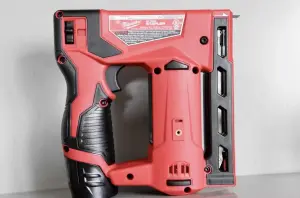 Степлер Milwaukee M12 2447 (BTS)