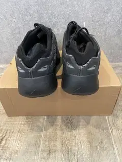 Кроссовки adidas Yeezy мужские.