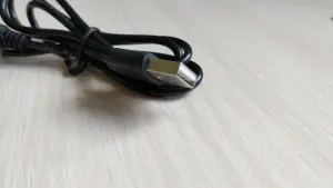 Кабель,-от USB питает разные устройства (5 Вольт)