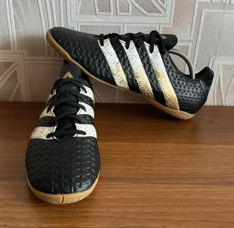 Купить недорого футбольные бутсы Adidas (Адидас) цены, фото - интернет магазин Footballstore