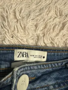 Джинсы Zara