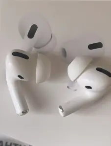 Продам оригинальные AIRPODS PRO наушники