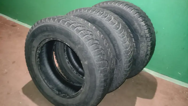 Колесо, шины 215/70 R16 Nokian 3 шт