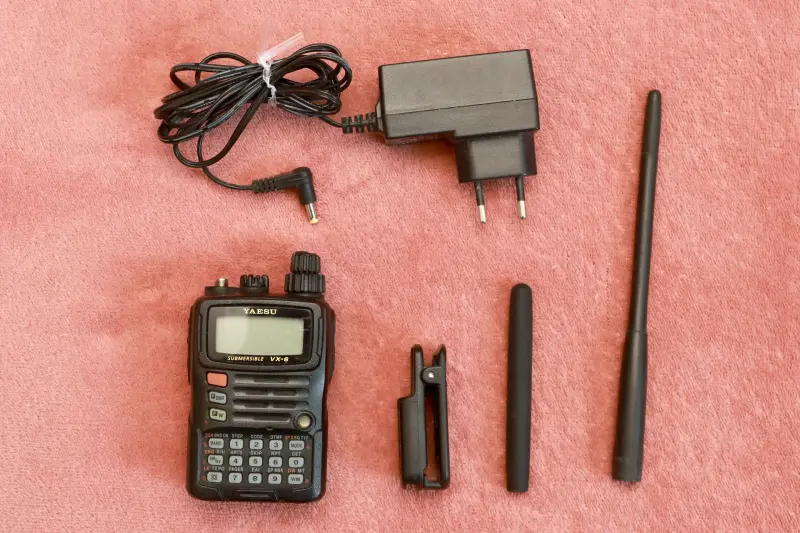 Радиостанцию YAESU VX-6R продам