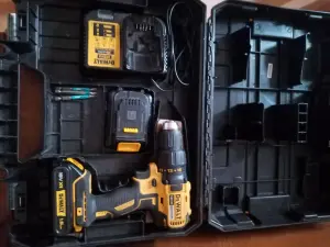 Шуруповерт DeWalt