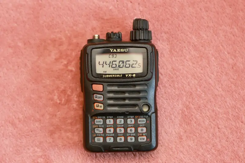 Радиостанцию YAESU VX-6R продам