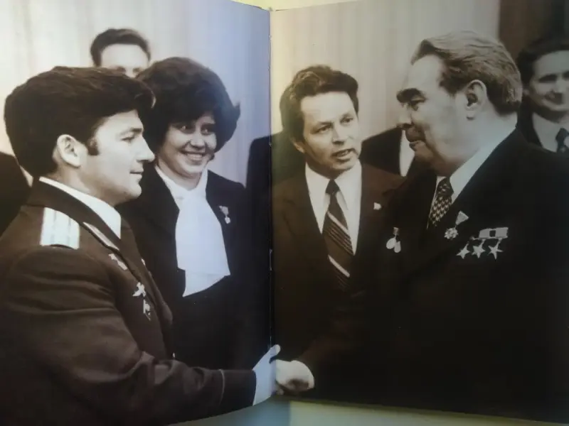 Фотокнига Человек.Его дело на рус-ом, англ-ом, немецком языках. 1977 год.