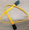 Интерфейсные жёлтый и красный кабеля SATA