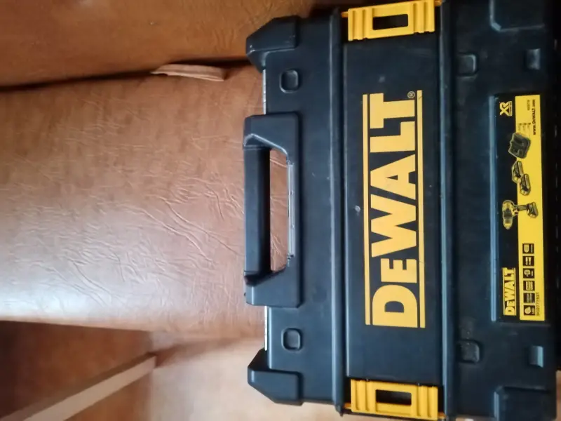 Шуруповерт DeWalt