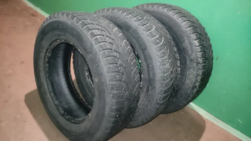 Колесо, шины 215/70 R16 Nokian 3 шт