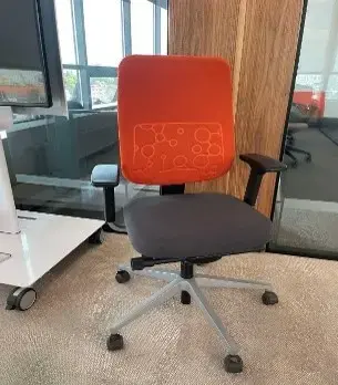 Кресло офисное Steelcase S.A. Reply