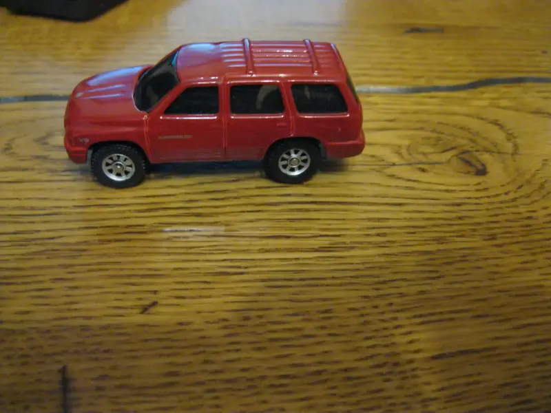 Машинка Maisto 1/64 Dodge Durango