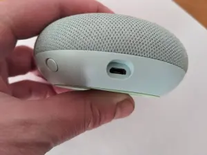 Умная колонка Google Home Mini