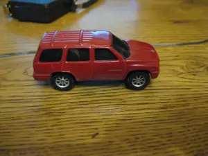 Машинка Maisto 1/64 Dodge Durango