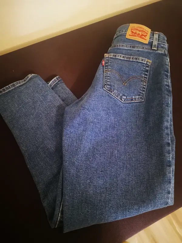 Джинсы mom levis