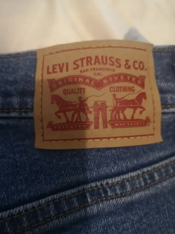 Джинсы mom levis