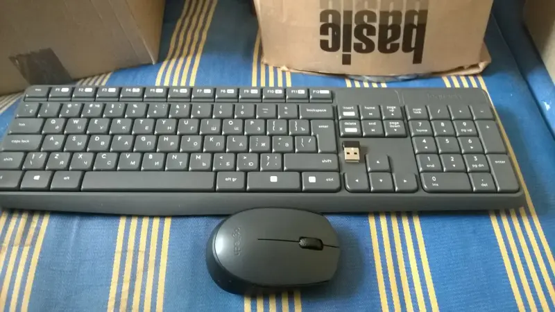 Беспроводная клавиатура и мышь Logitech K235